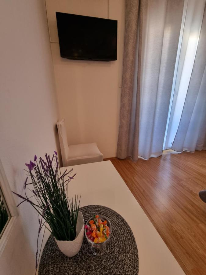 Apartments Lili Biograd Na Moru Ngoại thất bức ảnh